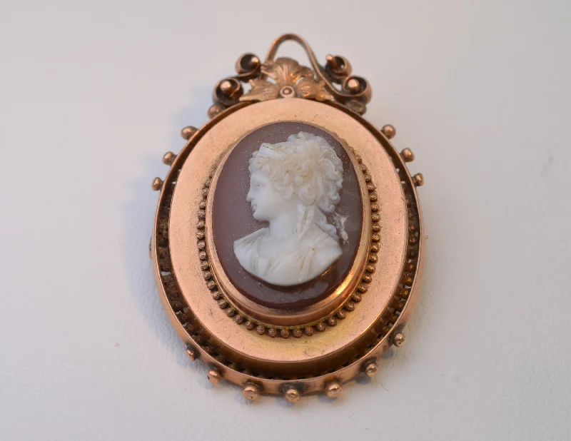 Vintage Brooch with Elegant Design-14K Hard-Stone Agate Cameo