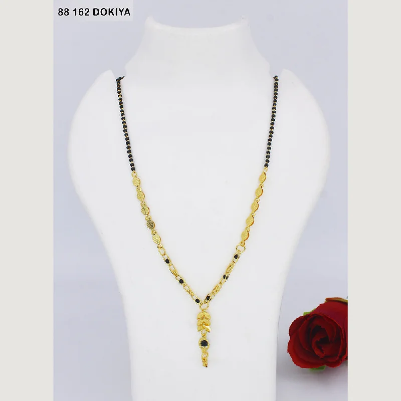 Classic Diamond Pendant Necklaces-Mahavir Dye Gold Dokiya Necklace